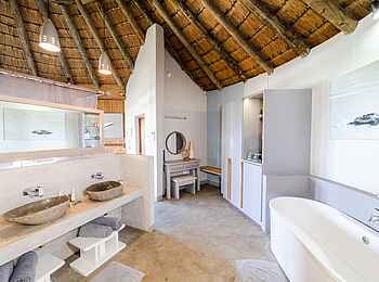 Thonga Beach Lodge: Badezimmer der Deluxe Familienvilla Thonga Beach Lodge: Badezimmer der Deluxe Familienvilla