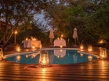 Kanana Camp: Romantische Stimmung am Pool