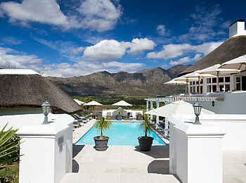 Mont Rochelle Hotel & Vineyard: Am Pool Mont Rochelle Hotel & Vineyard: Am Pool