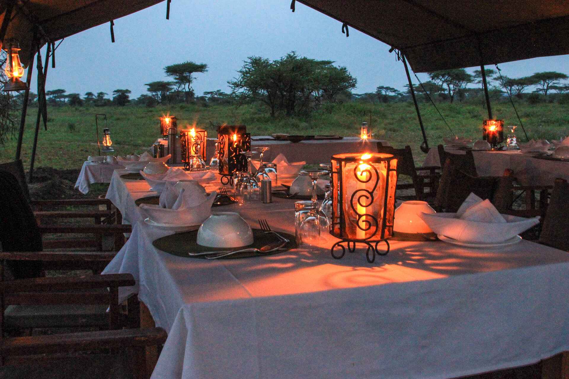 Olaado Camp, Tanganyika Expeditions, Abendessen, Dinner, Afrikarma, Afrikarma Safaris, Afrikarma Safaris - Wildnis. Hautnah., Afrikarma.de