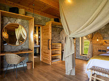 The Retreats at Namiri Plains Camp: Tented Suite Innenraum The Retreats at Namiri Plains Camp: Tented Suite Innenraum
