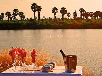 Selous Impala Camp: Sonnenuntergang mit Sekt