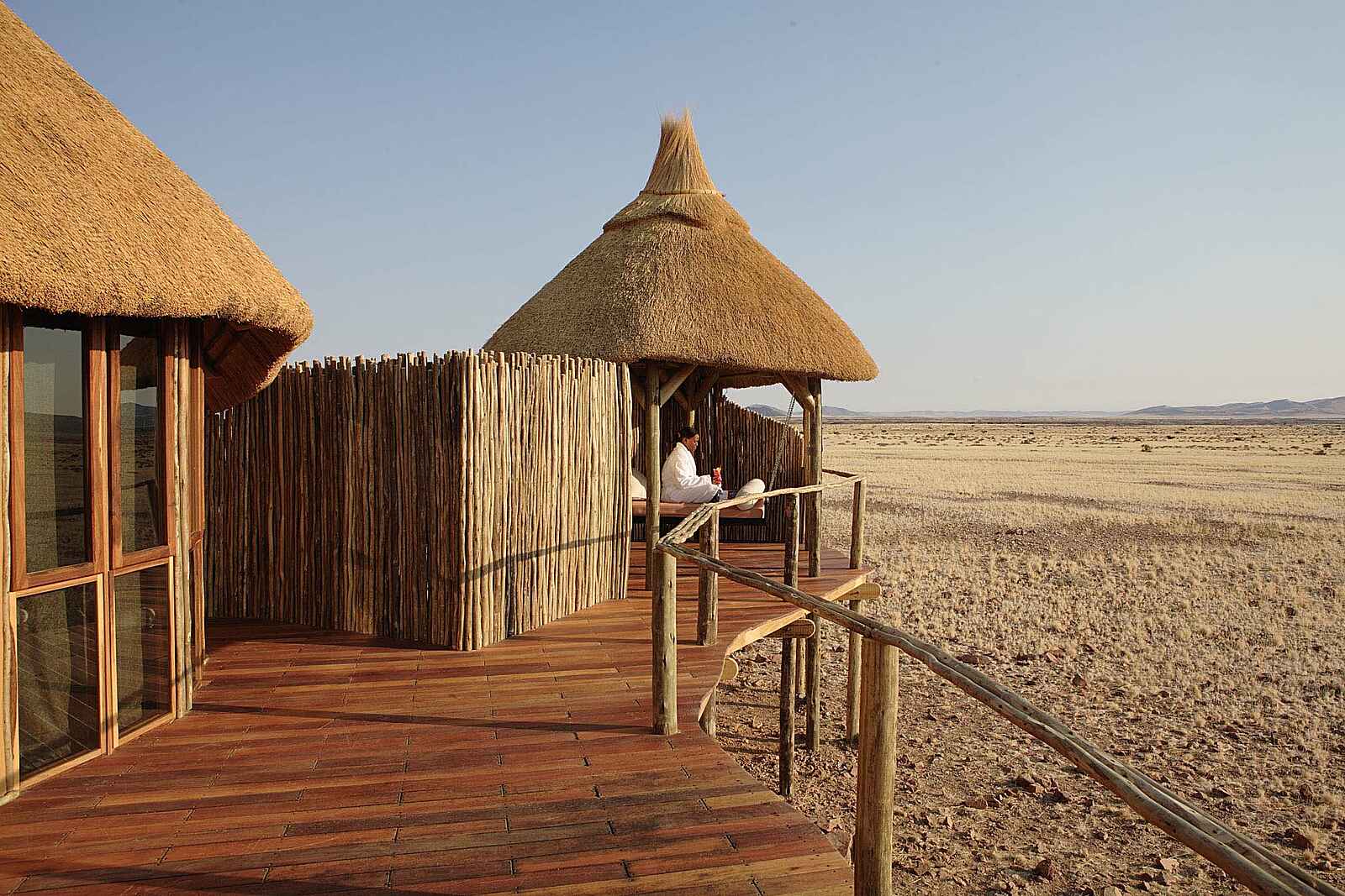 Sossus Dune Lodge: Private Veranda mit Schattenpavillon Sossus Dune Lodge: Private Veranda mit Schattenpavillon