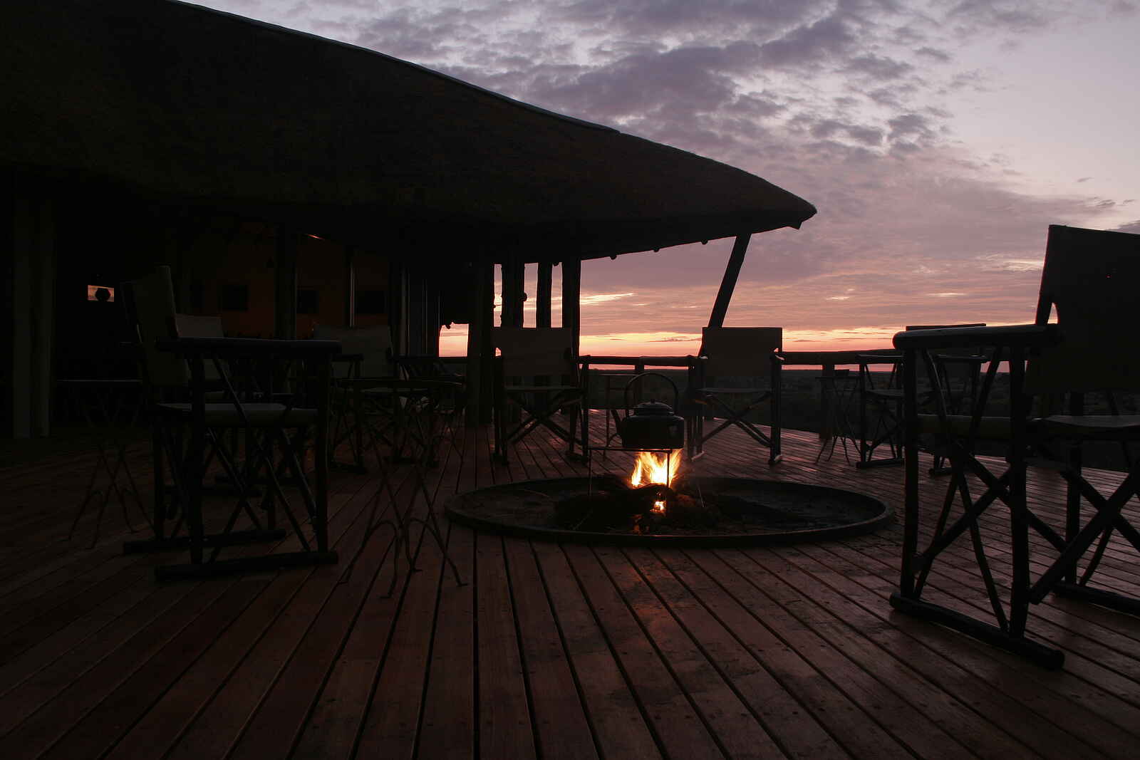 Tau Pan Camp: Kaffeekochen vor Sonnenaufgang Tau Pan Camp: Kaffeekochen vor Sonnenaufgang