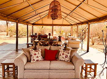 Ingwe Pan Camp: Sofa Ingwe Pan Camp: Sofa