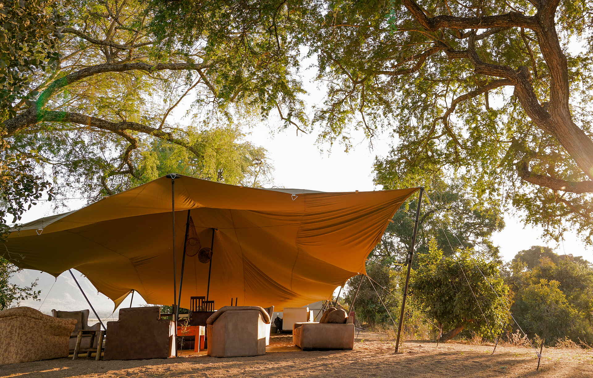 Bushlife Safaris, Des Murray, Little Vundu Camp, Mana Pools National Park, Nich Murray, Hauptzelt, Lounge, Afrikarma, Afrikarma Safaris, Afrikarma Safaris. Wildnis. Hautnah., Afrikarma.de