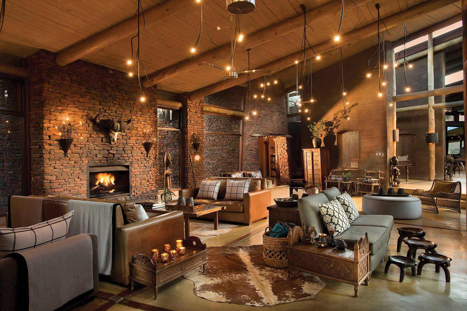 Marataba Safari Lodge: Hauptlounge mit Kamin Marataba Safari Lodge: Hauptlounge mit Kamin