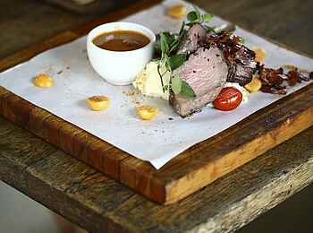 &Beyond Kirkman's Camp: Liebevoll zubereitetes Essen &Beyond Kirkman's Camp: Liebevoll zubereitetes Essen