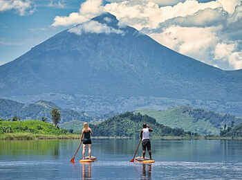 Mutanda Lake Resort: Standup-Paddle-Boarding Mutanda Lake Resort: Standup-Paddle-Boarding