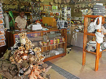 Nata Lodge: Souvenirshop Nata Lodge: Souvenirshop