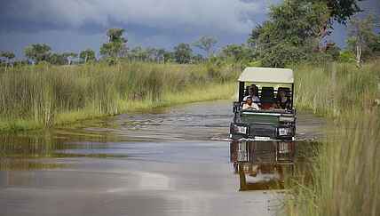 &beyond, Botswana, Nxabega Okavango Tented Camp, Okavango Delta, Geländewagen, Wasser, Afrikarma, Afrikarma Safaris, Afrikarma Safaris - Wildnis.Hautnah., afrikarma.de