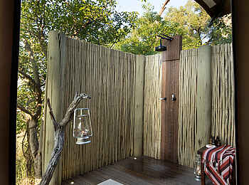 Nxabega Okavango Tented Camp: Dusche im Freien
