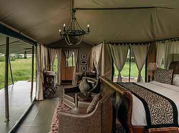 Ole Serai Luxury Camp - Turner Springs: Gästezelt mit Doppelbett Ole Serai Luxury Camp - Turner Springs: Gästezelt mit Doppelbett