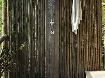 Phinda Mountain Lodge: Außendusche Phinda Mountain Lodge: Außendusche