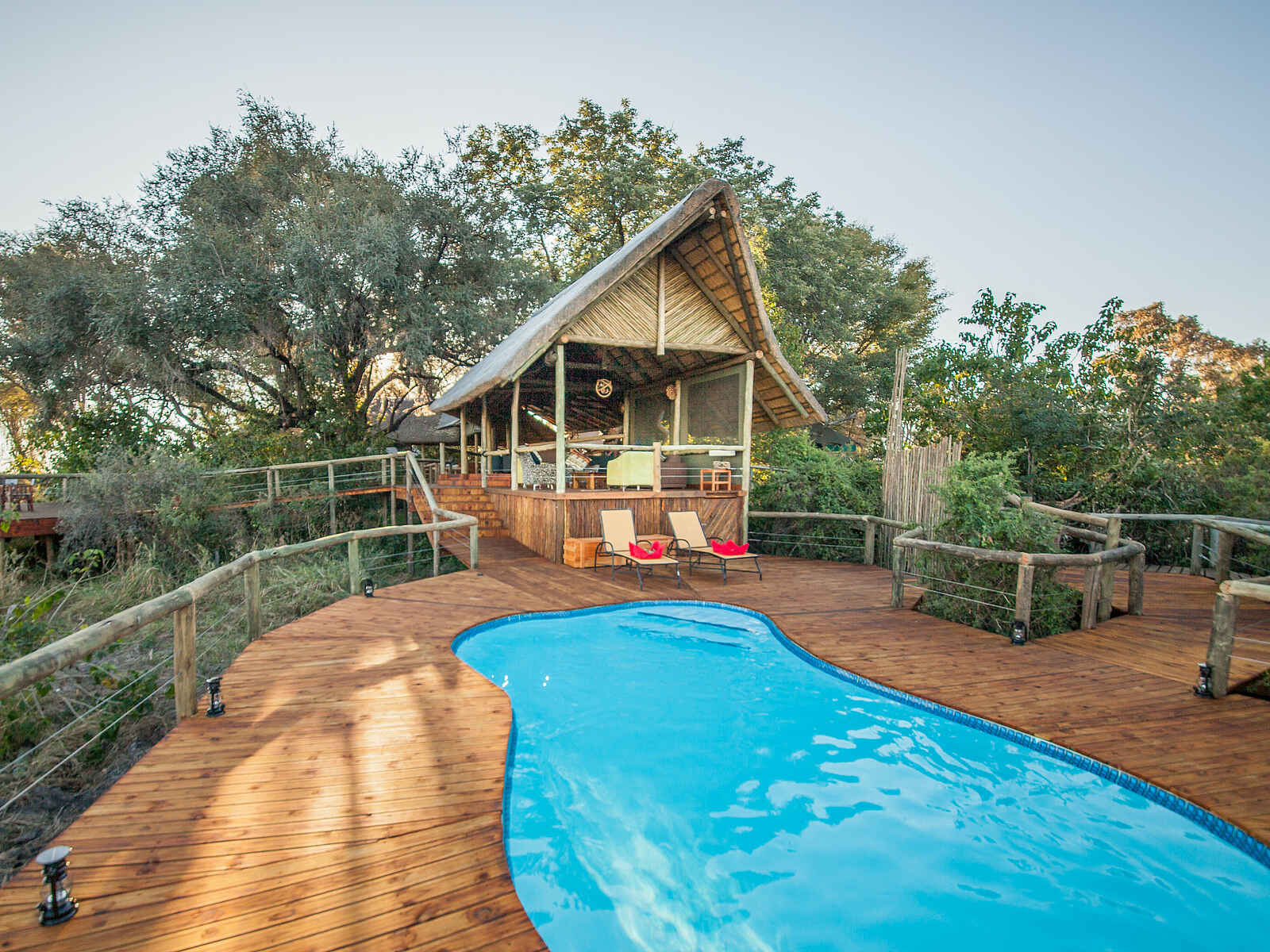 Rra Dinare: am Pool Rra Dinare: am Pool