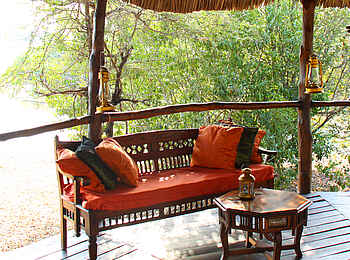 Selous Impala Camp: Sofa im Loungebereich