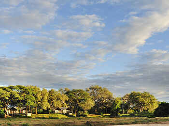 Anabezi Luxury Tented Camp: Camp im Morgenlicht