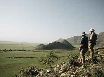 Charlie Sanjan Safari Camp: Wanderung mit Ausblick