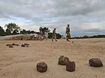 Dulini Leadwood Lodge: Kleine Gruppe bei einem Game Walk
