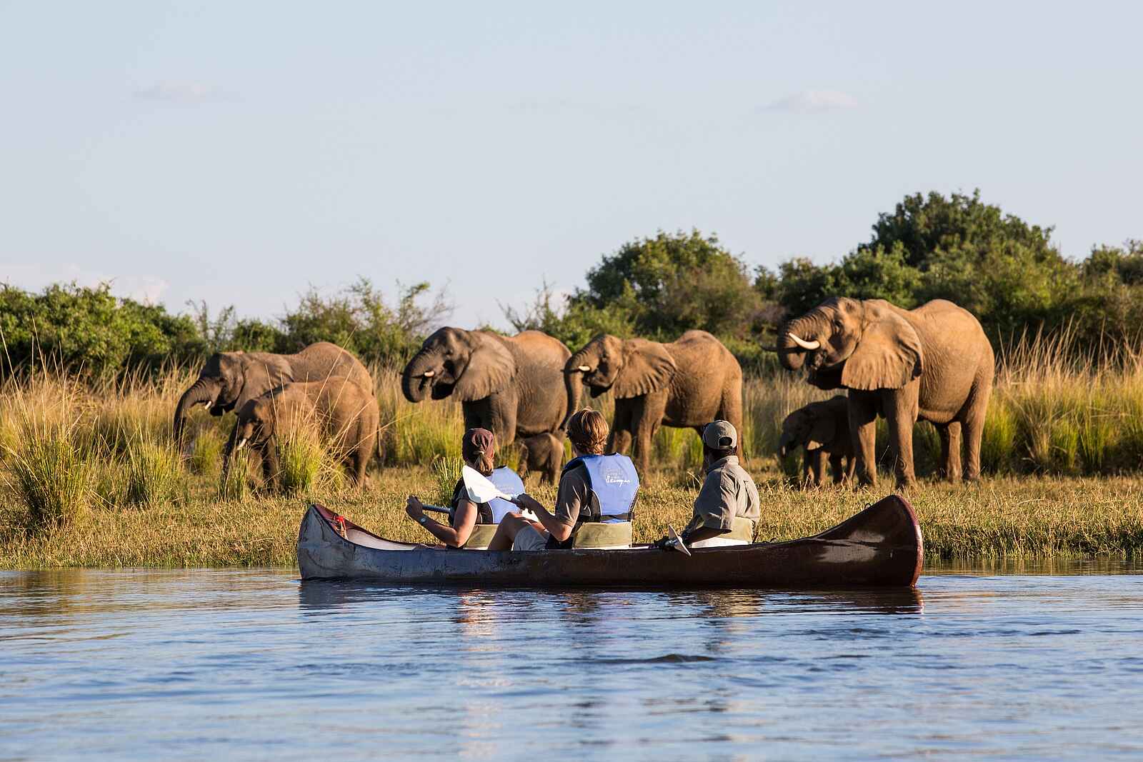 Kasaka River Lodge: Kanu-Safari auf dem Sambesi Kasaka River Lodge: Kanu-Safari auf dem Sambesi