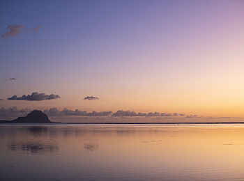 La Pirogue: Sonnenuntergang am Meer La Pirogue: Sonnenuntergang am Meer