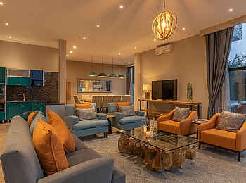 Lux Lake Kivu Hotel: Royal Villa Loungebereich und Küche