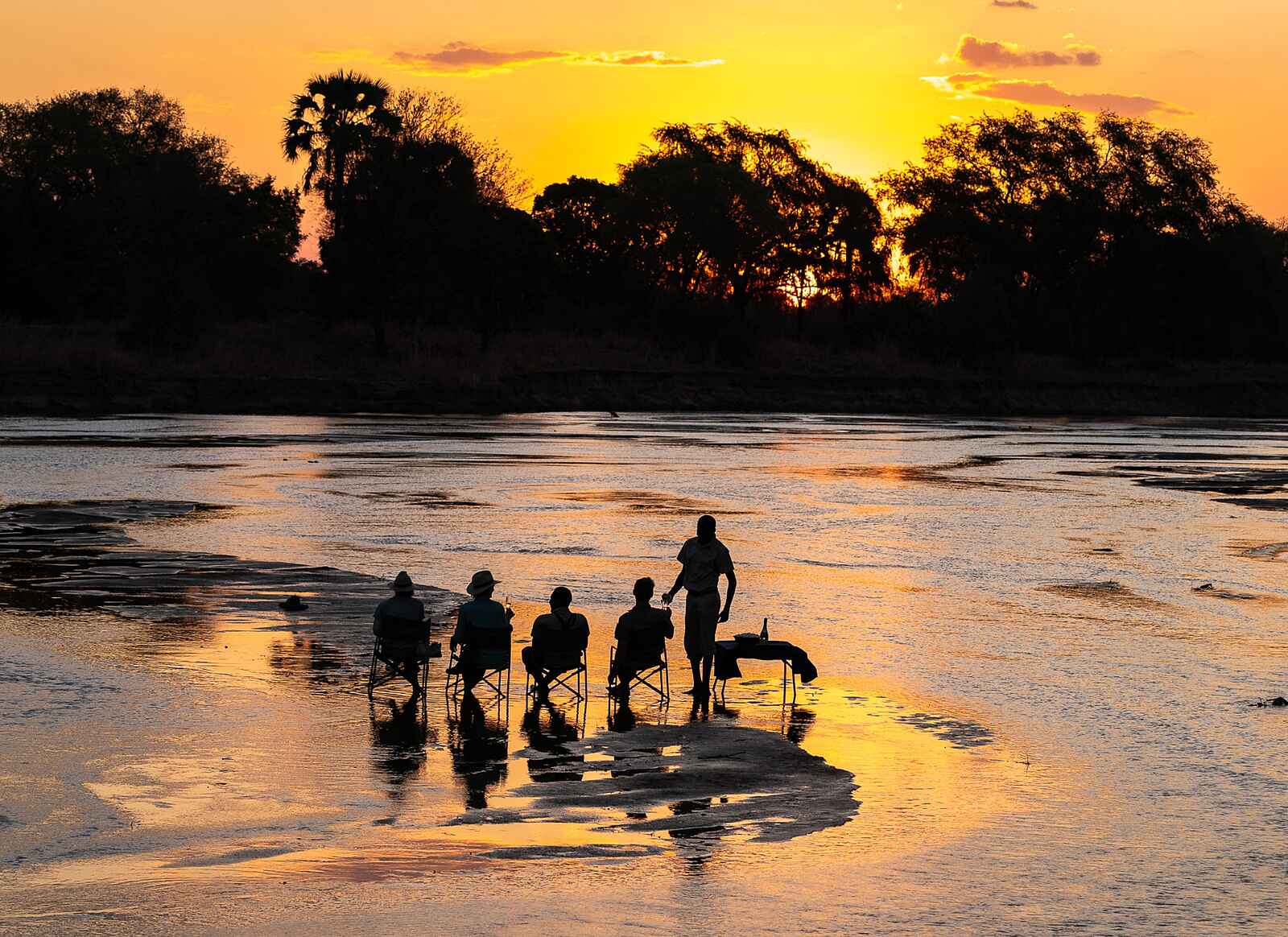 Mobile Walking Safari: Sundowner am Flussbett Mobile Walking Safari: Sundowner am Flussbett