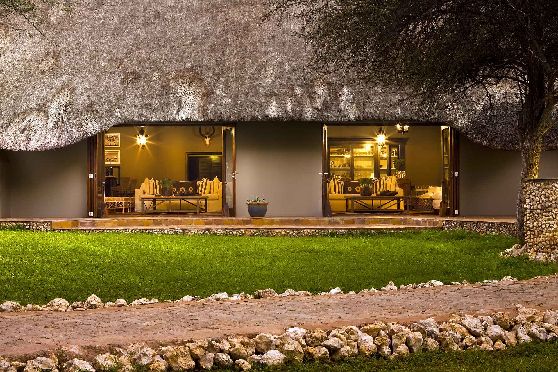 Big Five, Etosha, Etosha Nationalpark, Etosha Pfanne, Komfort, Luxus, Marc Pampe, Mariza Pampe, Mushara, Mushara Collection, Mushara Lodge, Mushara Reserve, Namibia, Natur, Nordnamibia, Pampe Family, Safari, Umwelt, Gartenlandschaft, afrikarma, afrikarma.de