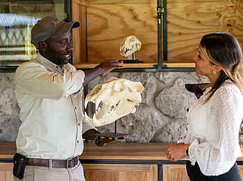 The Retreats at Namiri Plains Camp: Im Infocenter The Retreats at Namiri Plains Camp: Im Infocenter