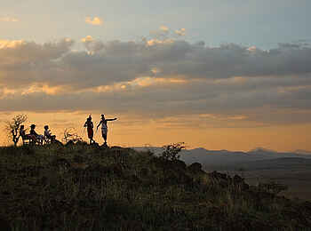 Sirikoi: Sundowner mit Masai und Ausblick