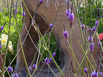 Cornerstone Guesthouse: Gartendekoration