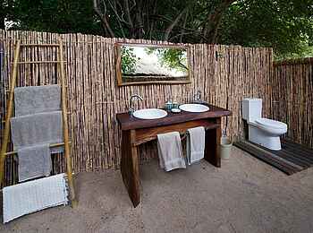 Kuyenda Bushcamp: Gästebad