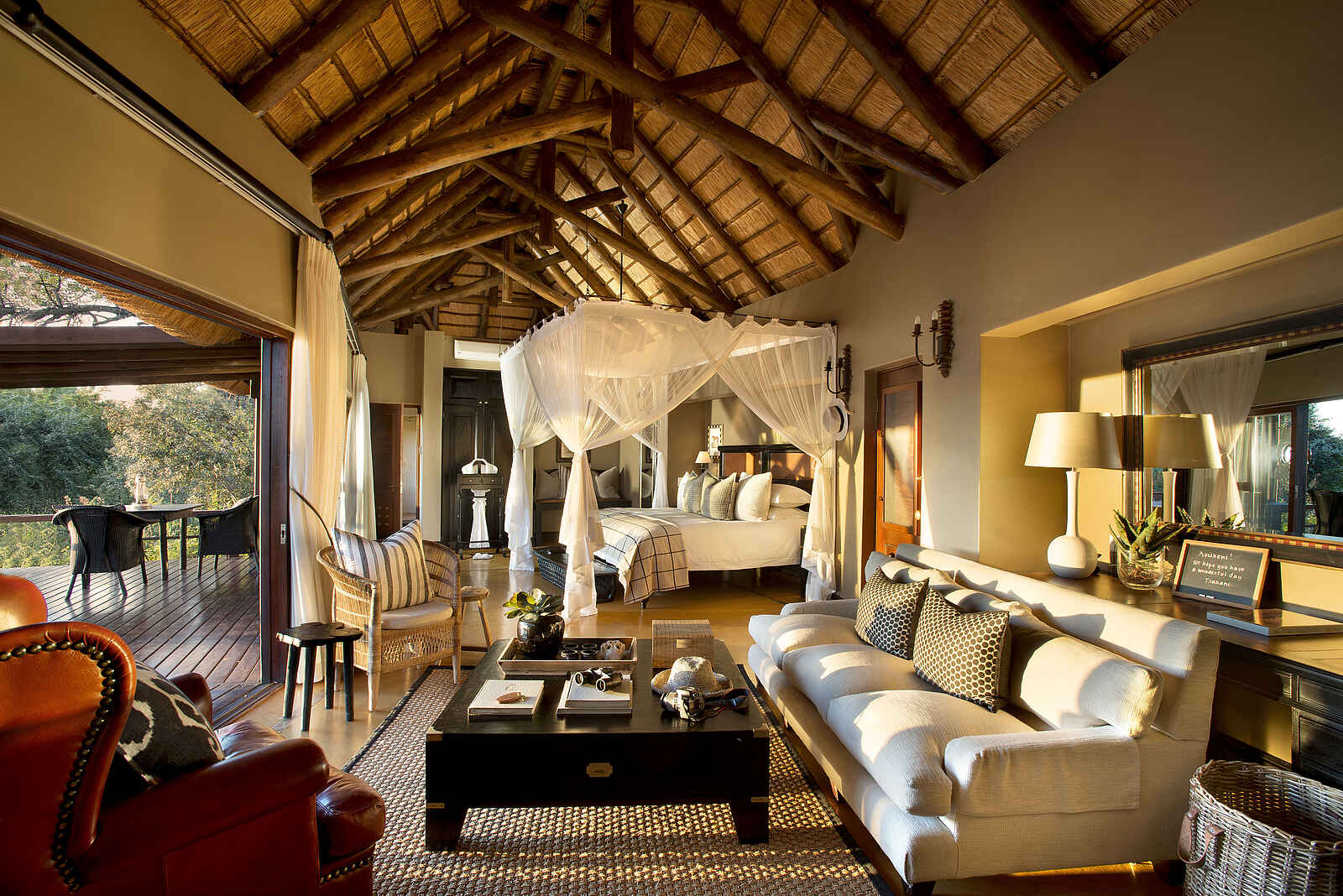 Lion Sands Tinga Lodge: Wohnraum der Suite Lion Sands Tinga Lodge: Wohnraum der Suite