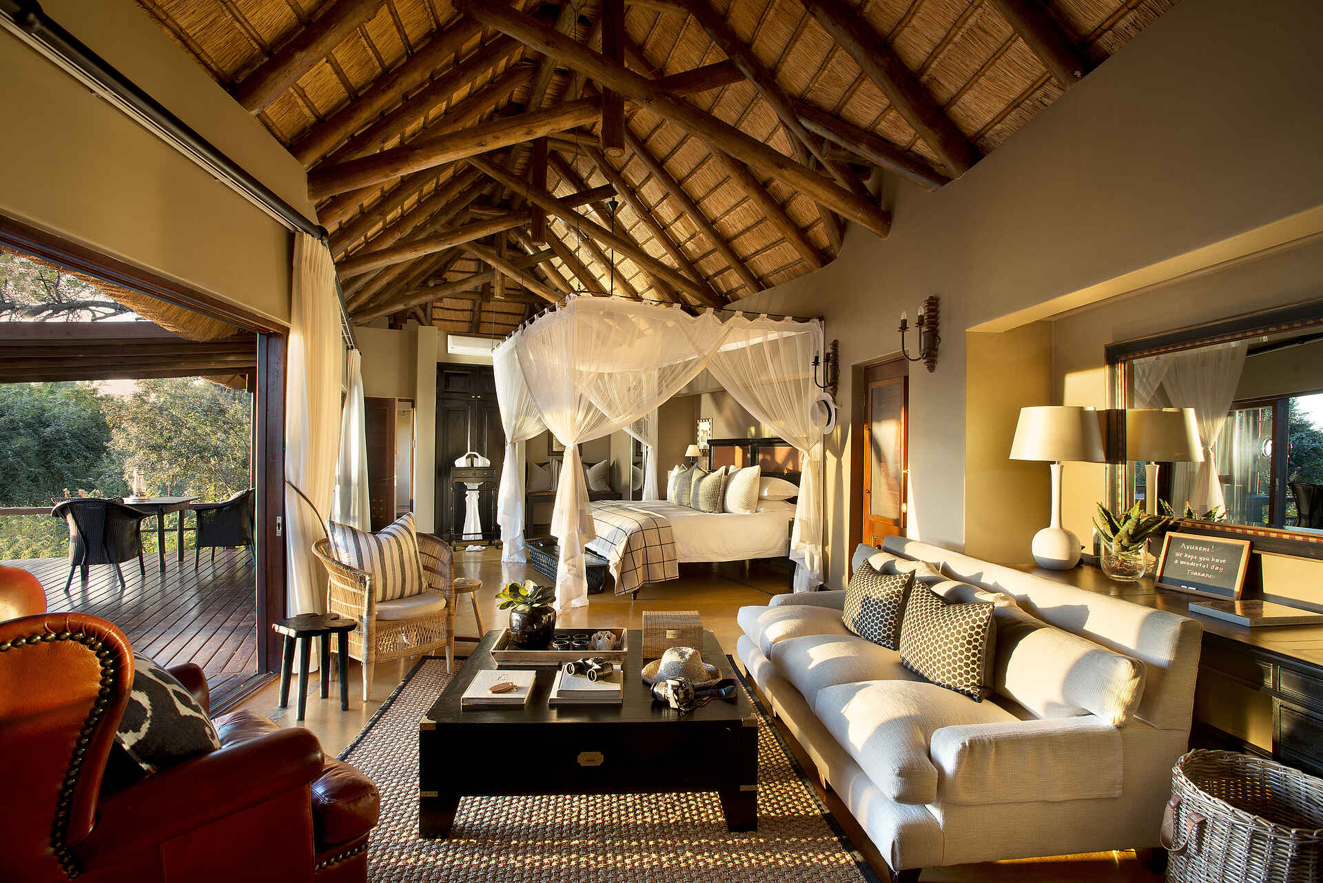 Fluss, Fluss Sabie, Krüger-Nationalpark, Lion Sands, Lion Sands Tinga Lodge, Lodge, More, Sabi Sands, Tinga Lodge, Ambient, Einrichtung, Möbel, Sofa, Stimmung, Suite, Wohnzimmer, Afrikarma, Afrikarma Safaris, Afrikarma Safaris - Wildnis. Hautnah., Afrikarma.de
