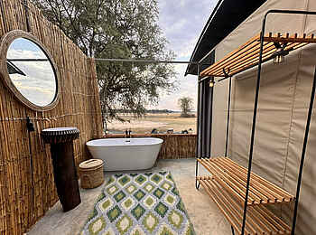 Luambe Horizons Camp: Das offen gestaltete Badezimmer