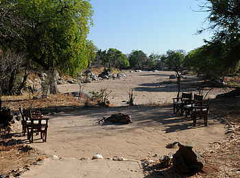 Mwagusi Safari Camp: Feuerstelle am Fluss