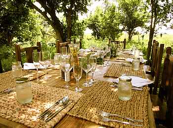 Nambwa Lodge: Große Tafel Nambwa Lodge: Große Tafel