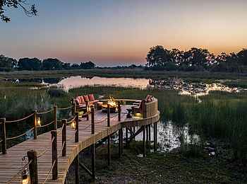 North Island Okavango Safari Camp: Der Steg zur Feuerschale