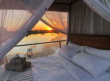 Onguma Tented Camp: Blick aus dem Sleepout Doppelbett