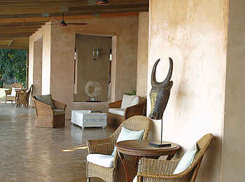 Royal Zambezi Lodge: Lounge an der Terrasse