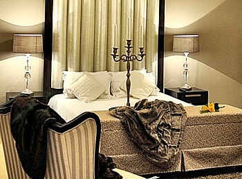 Swakopmund Sands Hotel: Bett und Sessel im Superior Ruby Swakopmund Sands Hotel: Bett und Sessel im Superior Ruby