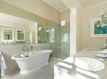 The Cellars-Hohenort Hotel & Spa: Premier Suites Bad The Cellars-Hohenort Hotel & Spa: Premier Suites Bad