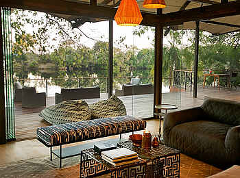 Thorntree River Lodge: Sitzgruppe am Fenster Thorntree River Lodge: Sitzgruppe am Fenster