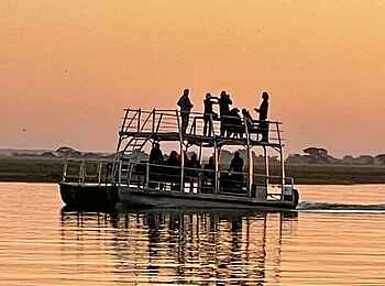 Tlouwana Camp: Sundowner Bootsfahrt Tlouwana Camp: Sundowner Bootsfahrt