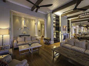 Hemingways Nairobi: Sessel und Sofas Hemingways Nairobi: Sessel und Sofas