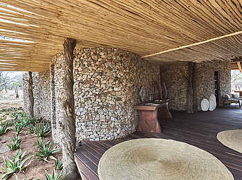 Legendary Mwiba Lodge: Rezeption in Wellness-Bereich Legendary Mwiba Lodge: Rezeption in Wellness-Bereich