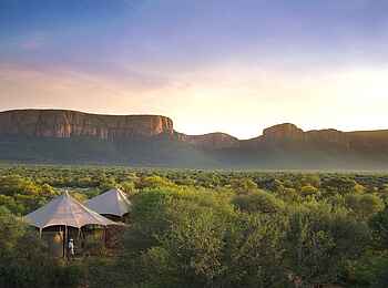 Marataba Safari Lodge: Luftansicht der Privatunterkunft mit Bergen im Hintergrund