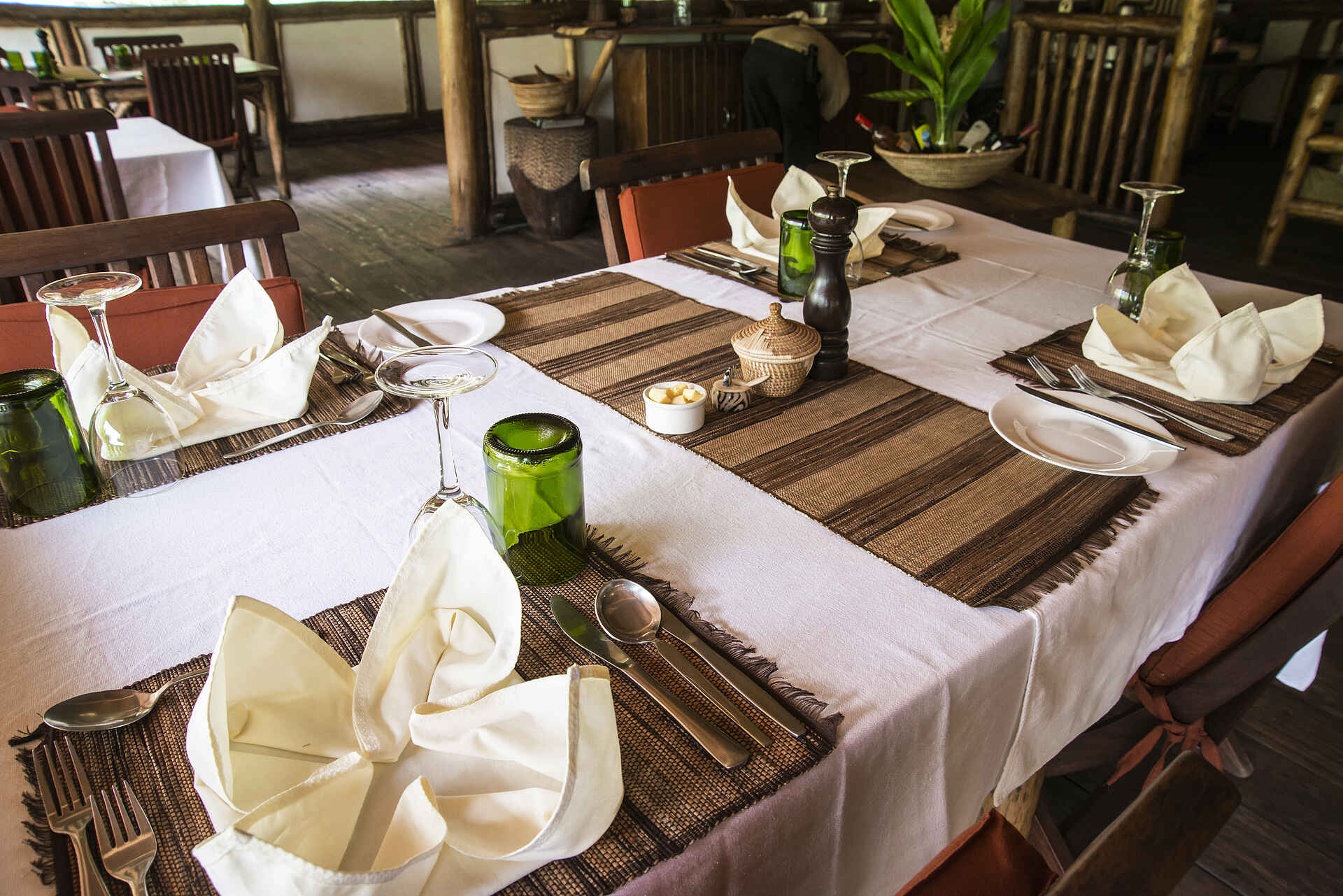 Buhoma Lodge, Bwindi Impenetrable Forest National Park, Gorilla tracking, Lunch, Restaurant, Afrikarma, Afrikarma Safaris, Afrikarma Safaris - Wildnis. Hautnah., Afrikarma.de, Uganda Exclusive Camps & Lodges, Wild Frontiers