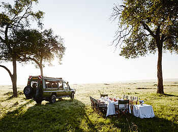 Governors' Camp: Lunch im Freien Governors' Camp: Lunch im Freien