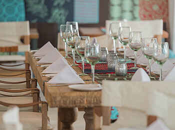 Latitude 15: Dinner-Tafel Latitude 15: Dinner-Tafel